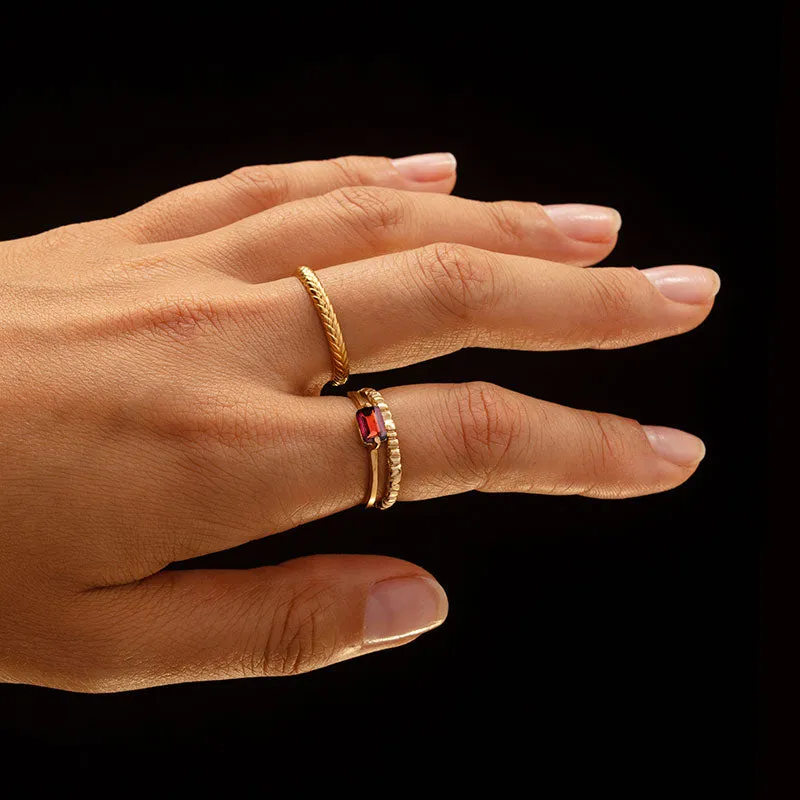 Baguette Ring, Garnet, 9kt Yellow Gold