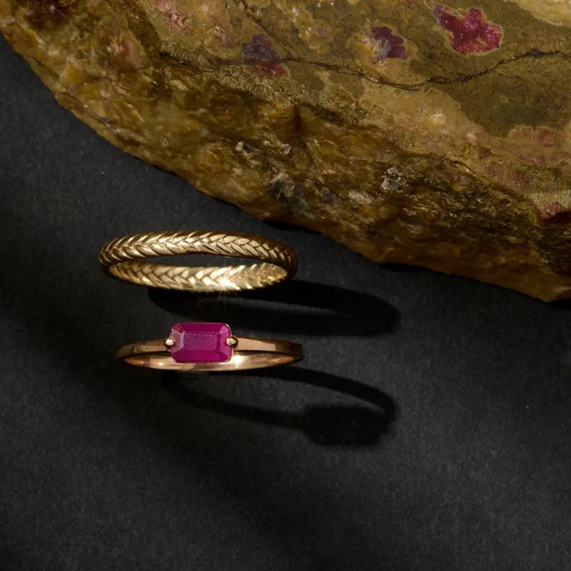 Baguette Ring, Ruby, 9kt Yellow Gold