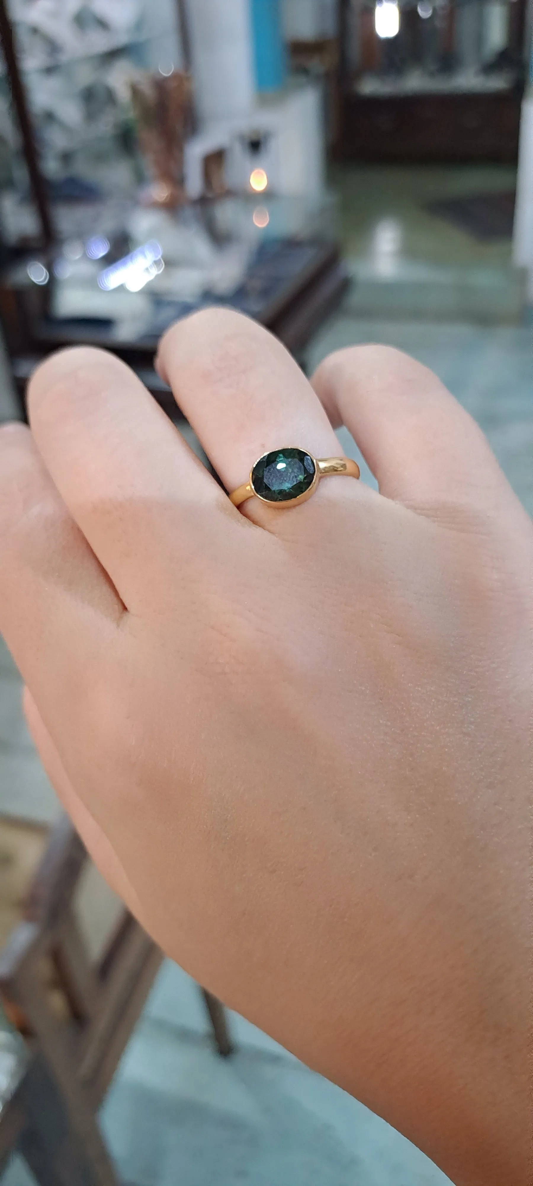 Ring in 14k gold with a green tourmaline